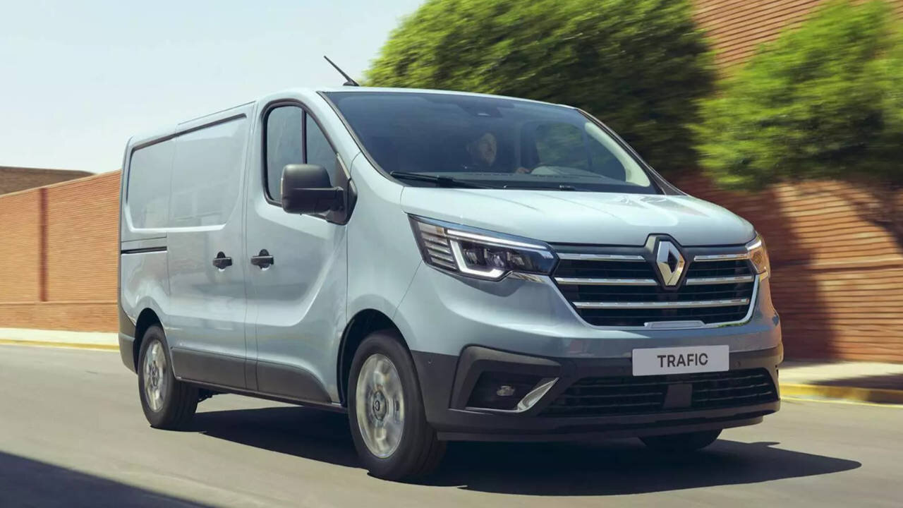 RENAULT TRAFIC SWB DIESEL SL30 Blue dCi 150 Extra [Safety] Van